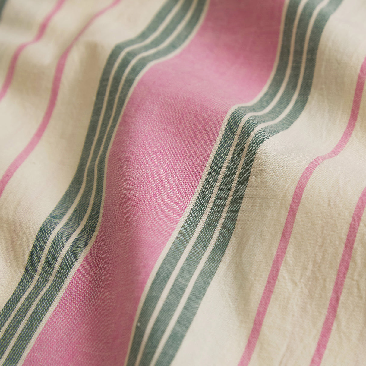 Brigitte Cotton Quilt Cover - Fuchsia Single