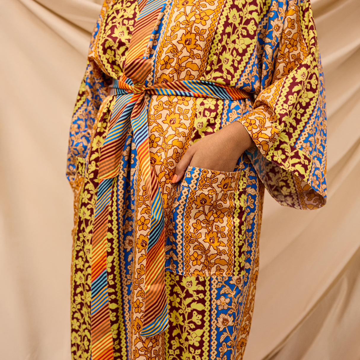 Thea Robe